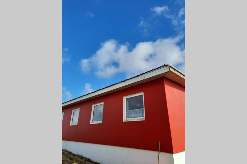 Apartmán The Red House Near The Sea Njarthvik Exteriér fotografie